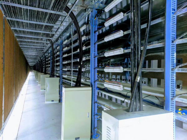 比特币大型矿场挖矿，比特币大型矿场